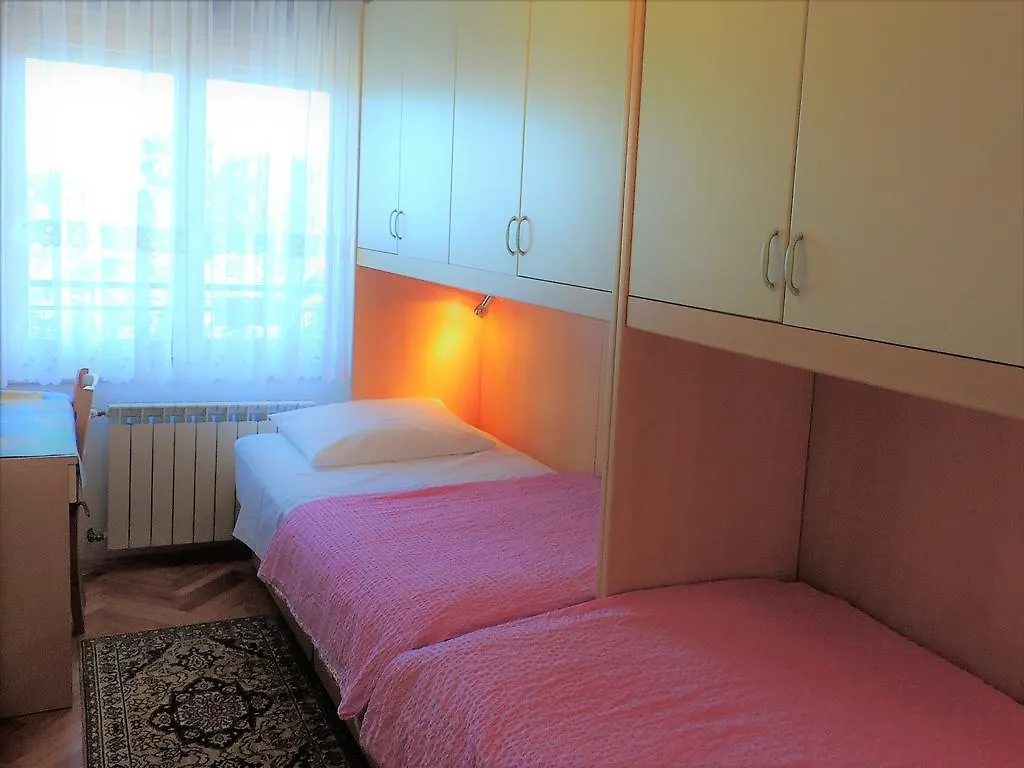 Apartments Andrea オパティヤ